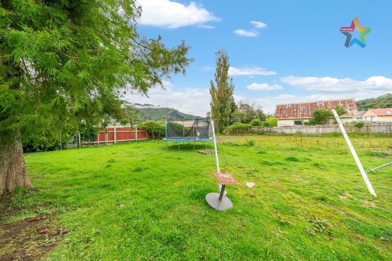 Photo of property in 132 Wellington Road, Wainuiomata, Lower Hutt, 5014