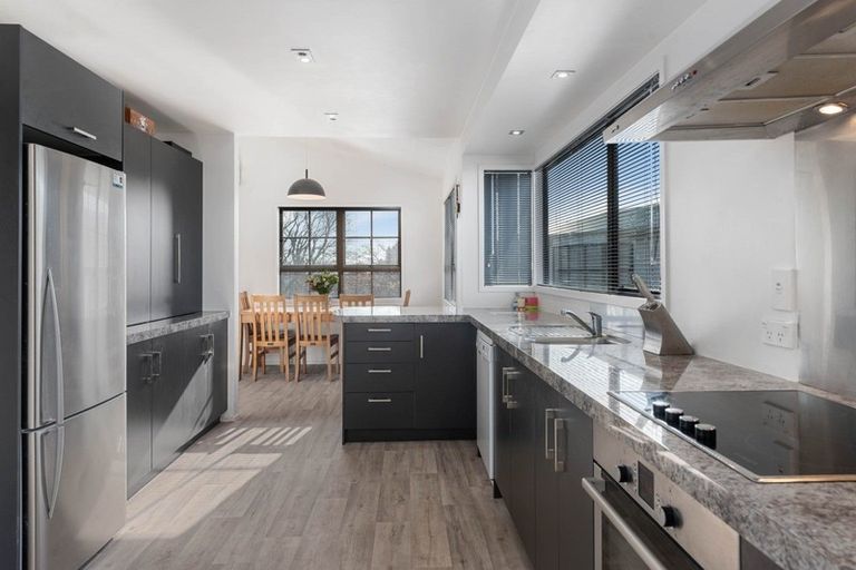 Photo of property in 8 Taurus Place, Kawaha Point, Rotorua, 3010