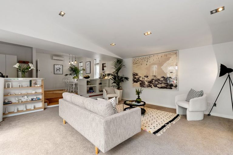 Photo of property in 21 Chamberlain Road, Karori, Wellington, 6012