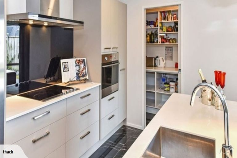 Photo of property in 9 Tongeren Square, Karaka, Papakura, 2113