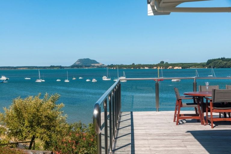 Photo of property in 53 Omokoroa Road, Omokoroa, 3114