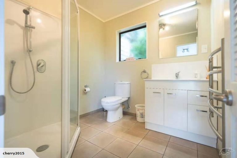 Photo of property in 10 Tio Tio Road, Miramar, Wellington, 6022