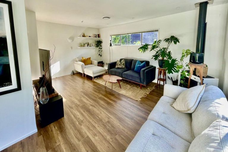 Photo of property in 2/56 Knightsbridge Drive, Forrest Hill, Auckland, 0620