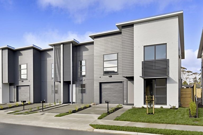 Photo of property in 21 Vincent Mcgrath Crescent, Swanson, Auckland, 0614