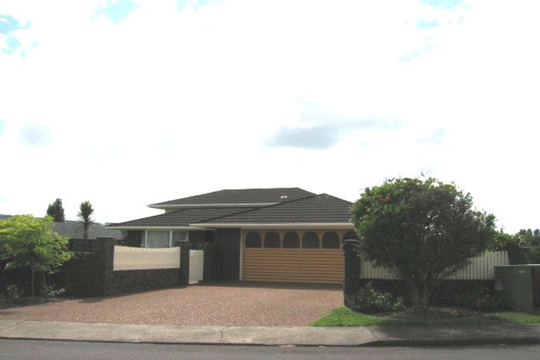 Photo of property in 4 Tarahanga Street, Northcote, Auckland, 0627