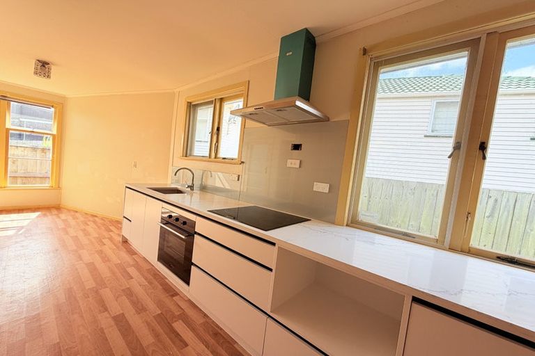 Photo of property in 14 Wharf Road, Te Atatu Peninsula, Auckland, 0610
