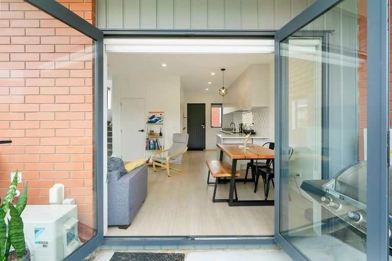 Photo of property in 2/87 Astley Avenue, New Lynn, Auckland, 0600