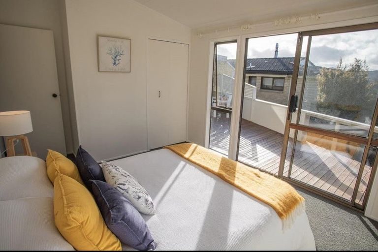 Photo of property in 2 Puketiro Place, Paihia, 0200