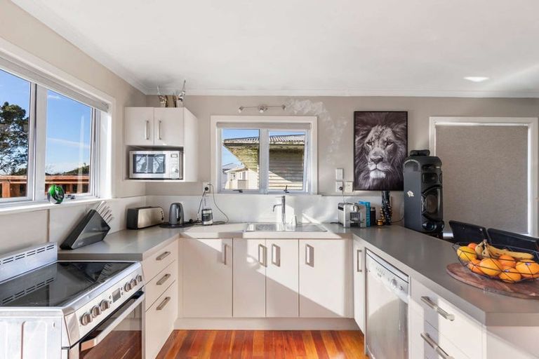 Photo of property in 9 Endeavour Street, Marfell, New Plymouth, 4310