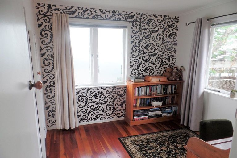 Photo of property in 294 Rangatira Road, Beach Haven, Auckland, 0626