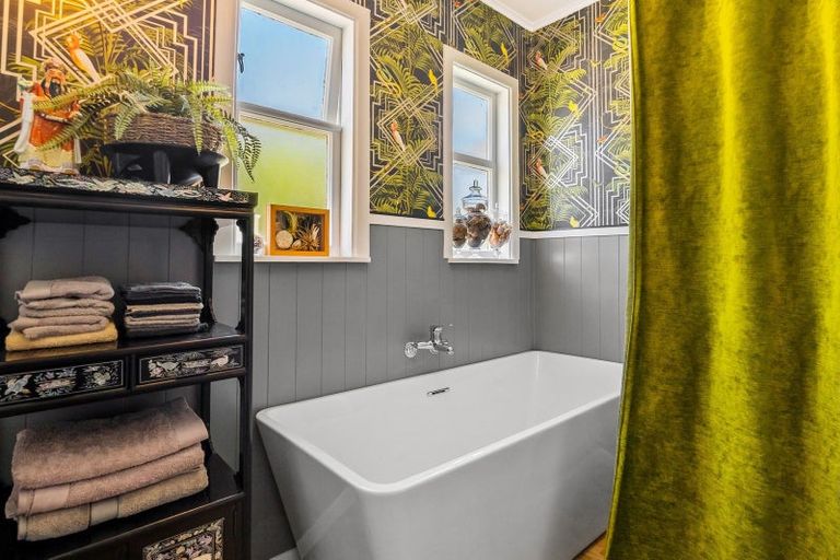 Photo of property in 16 Mahoe Street, Otaki Beach, Otaki, 5512