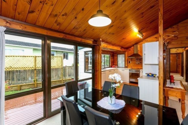 Photo of property in 15 Hickford Place, Okato, 4335