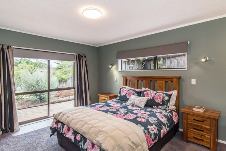 Photo of property in 4 Chilton Drive, Paraparaumu, 5032