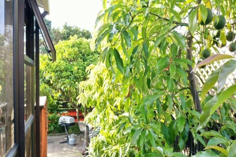 Photo of property in 2/51 Shakespeare Road, Milford, Auckland, 0620