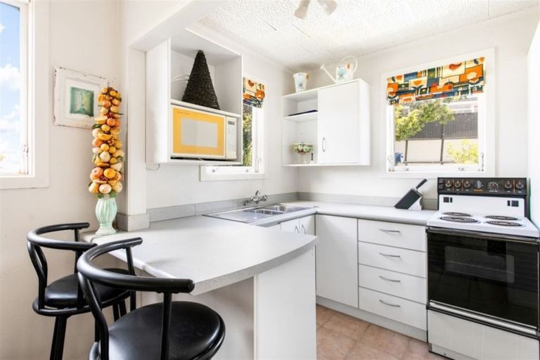 Photo of property in 11 Dawn Place, Te Atatu South, Auckland, 0610