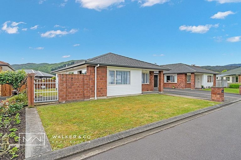 Photo of property in 8 Woodland Mews, Wainuiomata, Lower Hutt, 5014