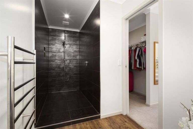 Photo of property in 7 Hull Place, Whitby, Porirua, 5024