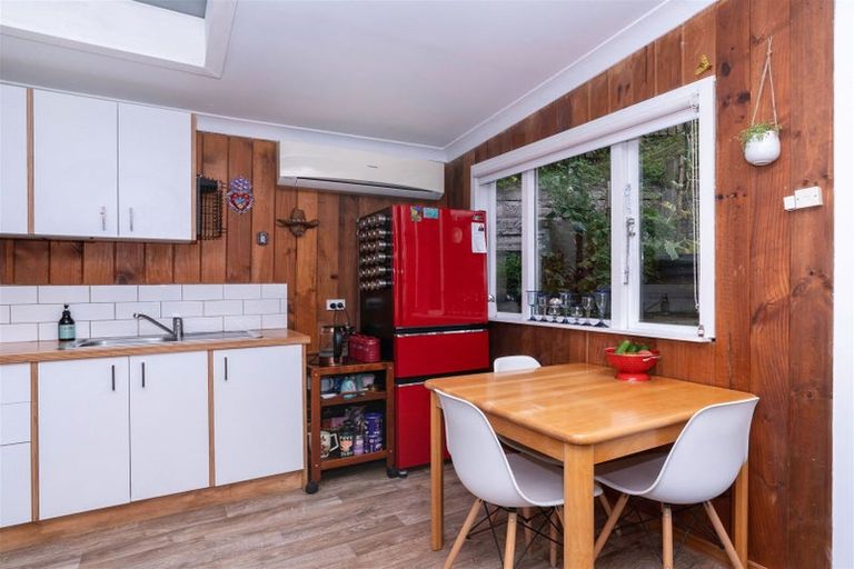 Photo of property in 56 Tilley Road, Paekakariki, 5034