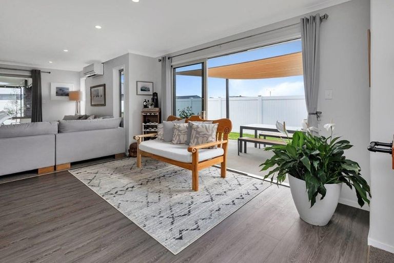 Photo of property in 16 Maturiki Drive, One Tree Point, 0118