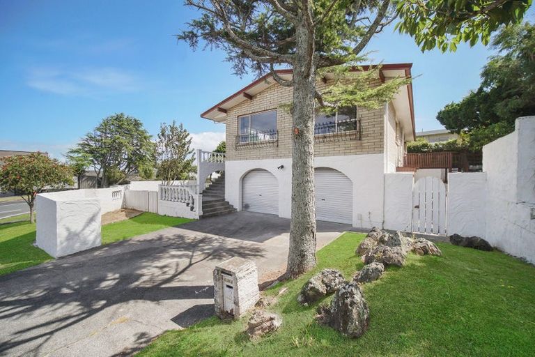 Photo of property in 2 Icarus Place, Half Moon Bay, Auckland, 2012