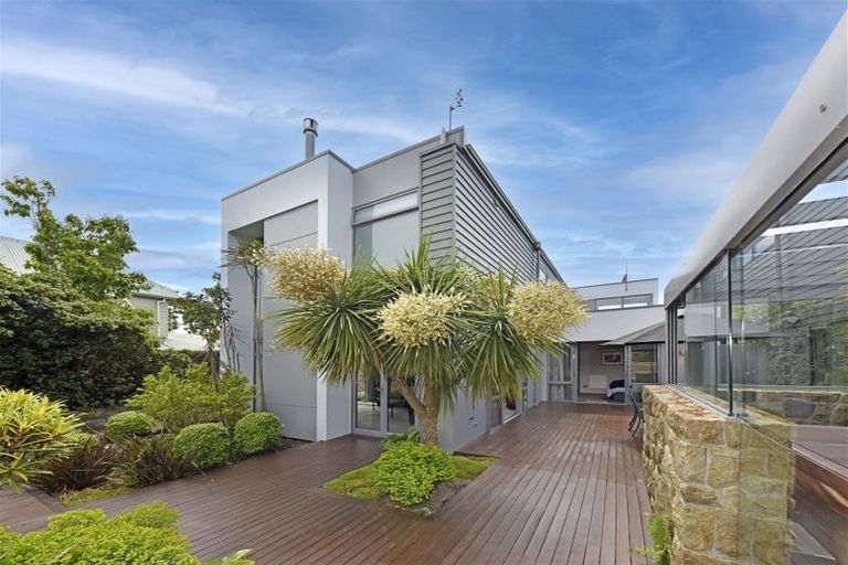 Photo of property in 27 Strowan Road, Strowan, Christchurch, 8052