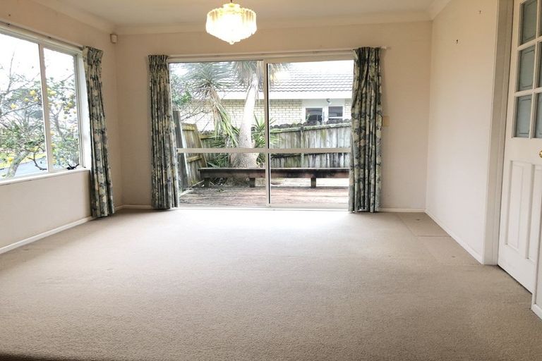 Photo of property in 1 Arrathorne Place, Northpark, Auckland, 2013