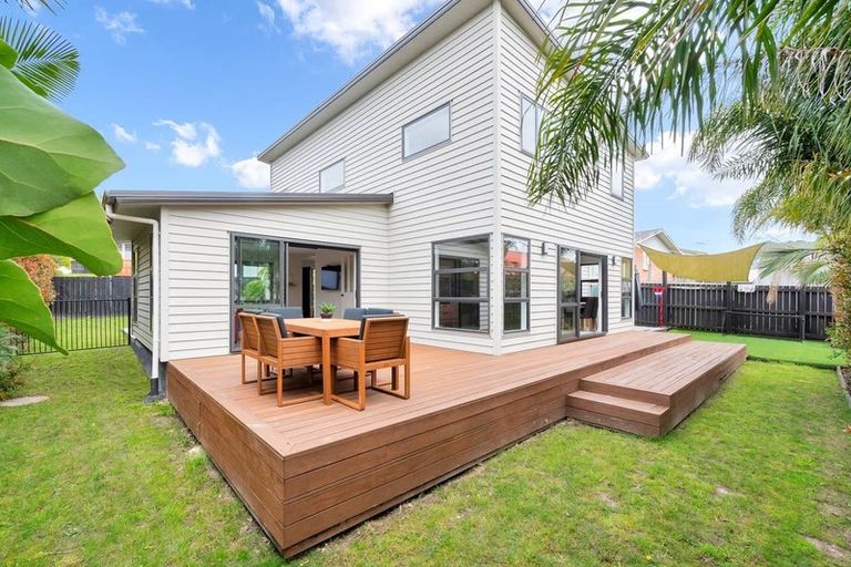 Photo of property in 6a Humphrey Kemp Avenue, Henderson, Auckland, 0612