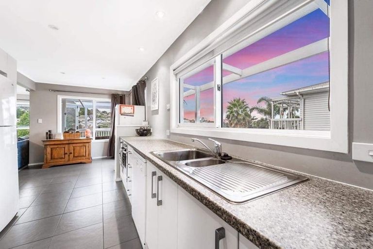 Photo of property in 56 Beulah Avenue, Rothesay Bay, Auckland, 0630