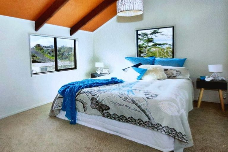 Photo of property in 2/29 Kemp Road, Massey, Auckland, 0614