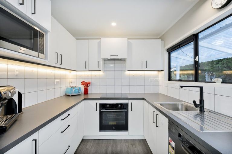 Photo of property in 81 Spence Road, Henderson, Auckland, 0612