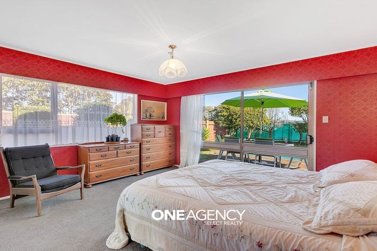 Photo of property in 85 Gloaming Hill, Titahi Bay, Porirua, 5022