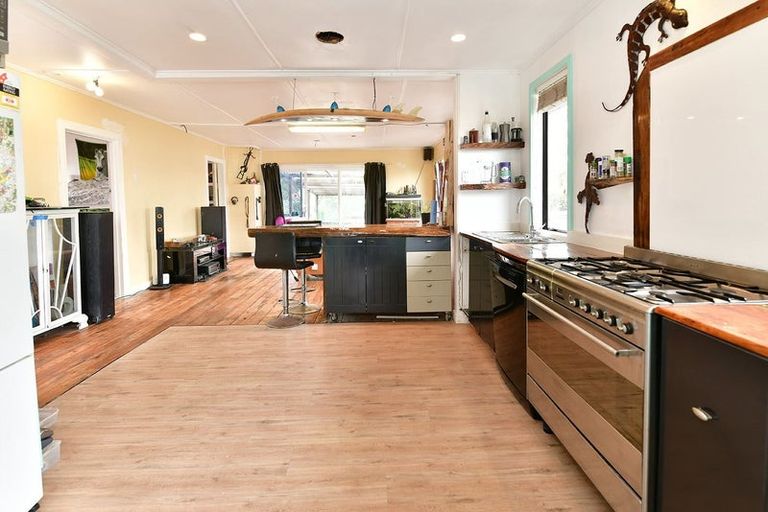 Photo of property in 4 Rere Place, Parakai, 0830