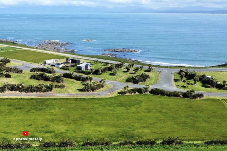 Photo of property in 27 Tamatea Street, Pahia, Riverton, 9881