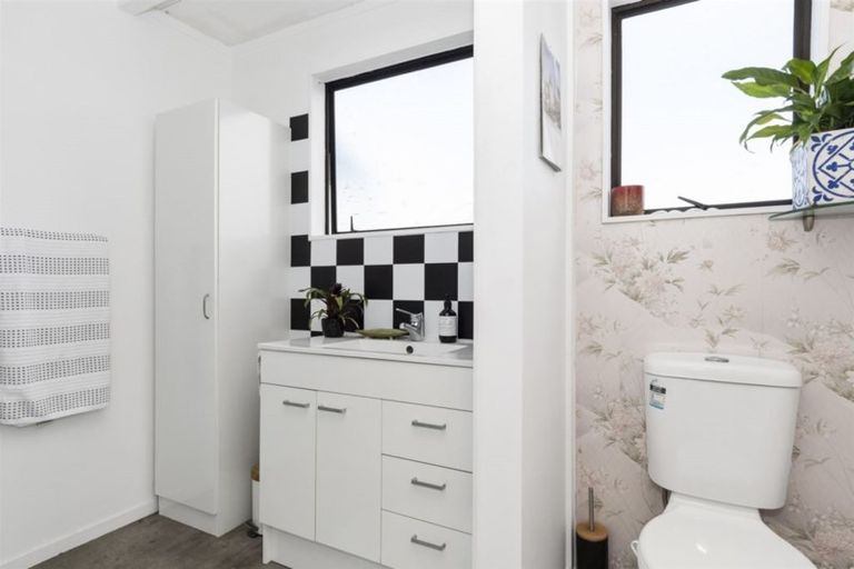 Photo of property in 11a Hilltop Road, Parkvale, Tauranga, 3112