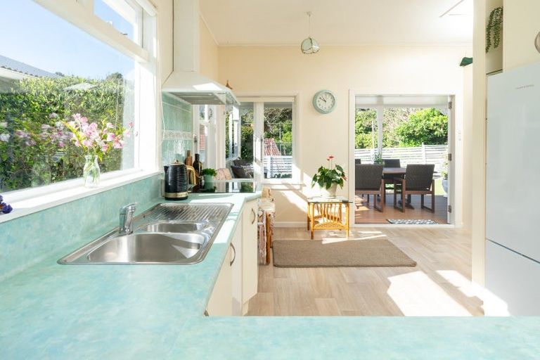 Photo of property in 57 Severn Street, Island Bay, Wellington, 6023