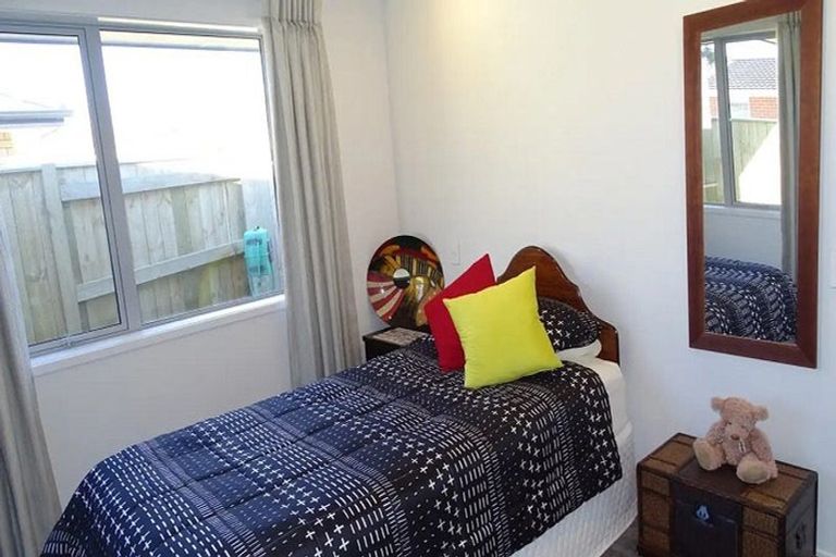 Photo of property in 65 Karaka Crescent, Levin, 5510
