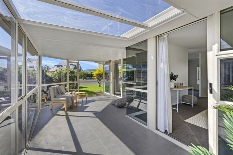 Photo of property in 9 Parkwood Place, Parklands, Christchurch, 8083