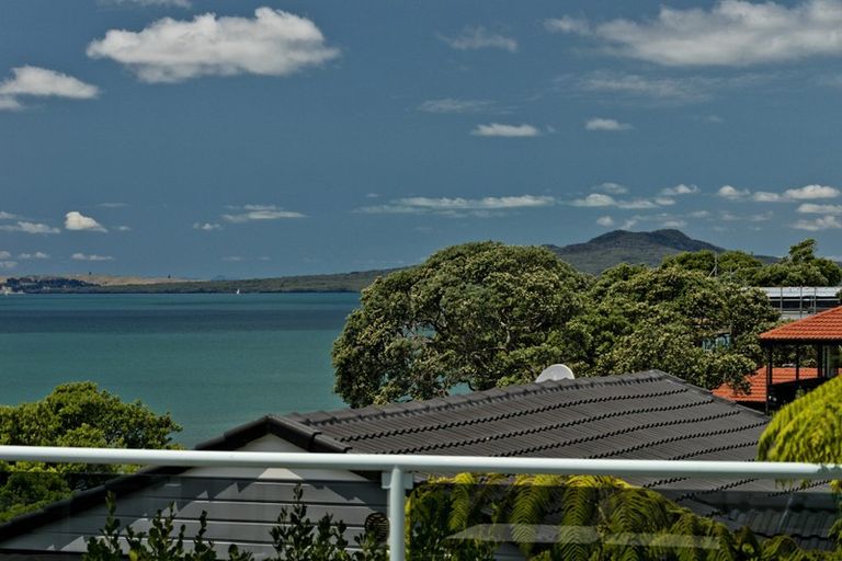 Photo of property in 32 Whitby Crescent, Mairangi Bay, Auckland, 0630