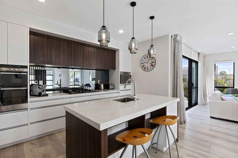 Photo of property in 3 Lewis Younie Road, Kumeu, 0810