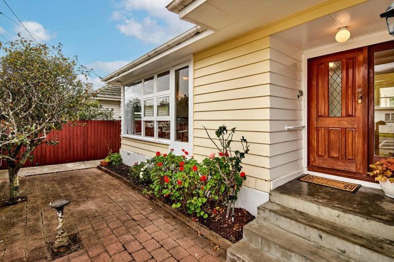 Photo of property in 20 Findlay Street, Tawa, Wellington, 5028
