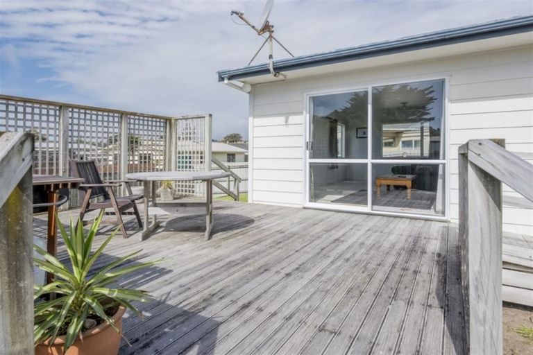 Photo of property in 26 Karaka Street, Otaki Beach, Otaki, 5512