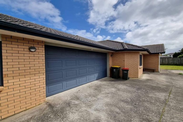Photo of property in 22 Donegal Park Drive, Flat Bush, Auckland, 2019