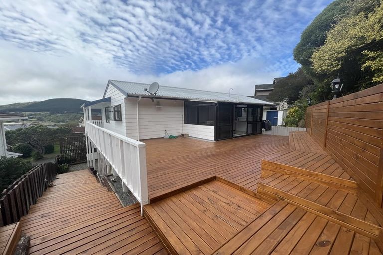 Photo of property in 18 Saint Aidans Way, Tawa, Wellington, 5028