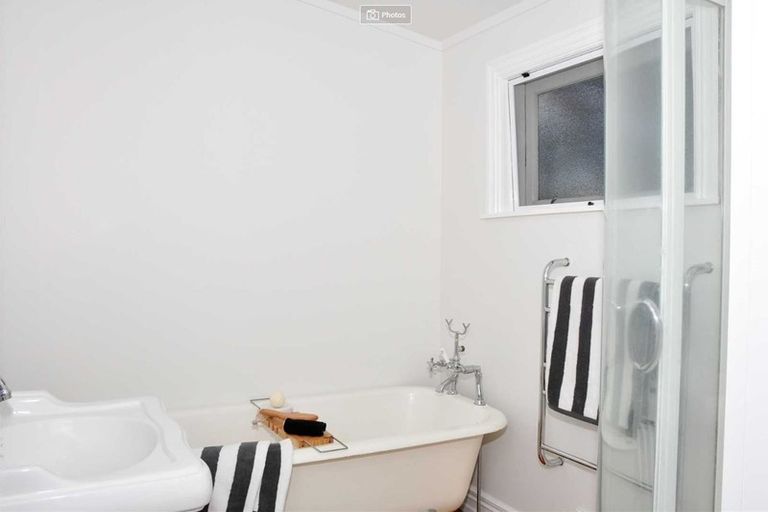 Photo of property in 22a Summer Street, Stanley Point, Auckland, 0624