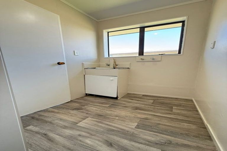 Photo of property in 2/6 Trimdon Street, Randwick Park, Auckland, 2105