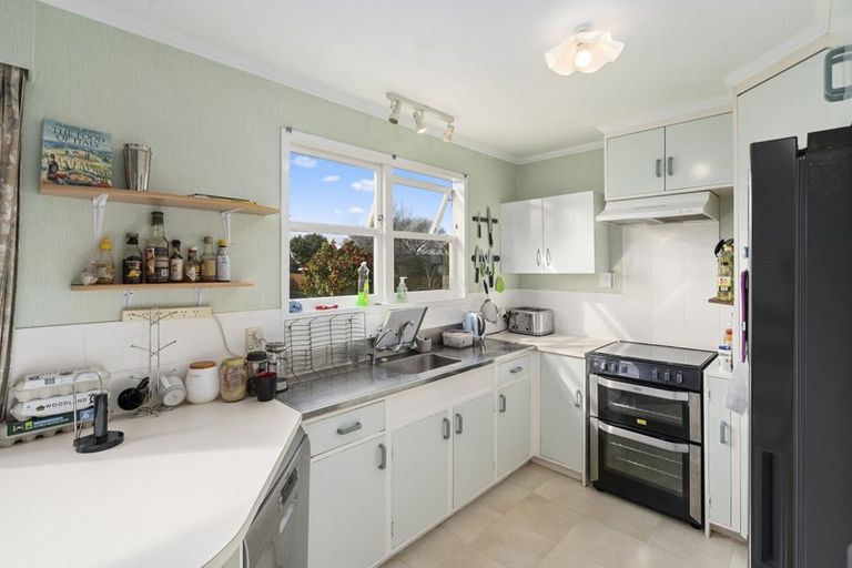 Photo of property in 4 Kimberley Grove, Westbrook, Palmerston North, 4412