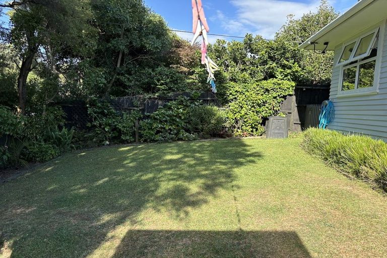 Photo of property in 30 Atkinson Road, Titirangi, Auckland, 0604