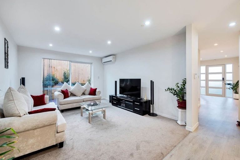 Photo of property in 92 Babich Road North, Ranui, Auckland, 0612