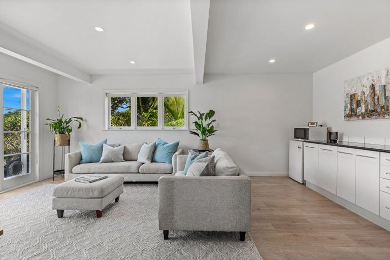 Photo of property in 28 Hanlon Crescent, Narrow Neck, Auckland, 0624