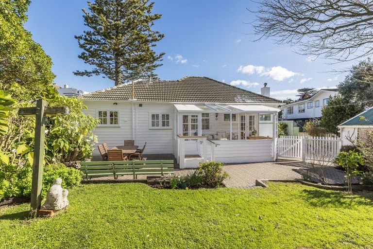 Photo of property in 15 Streatlam Crescent, Strathmore Park, Wellington, 6022